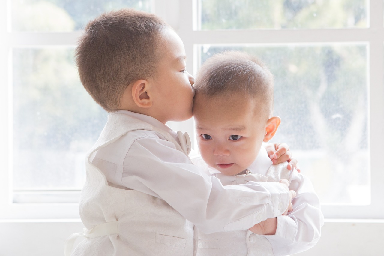 孕妈供卵生的宝宝不爱拉屎怎么办呢（孕妈供卵生的宝宝不愿拉粑粑怎么回事）