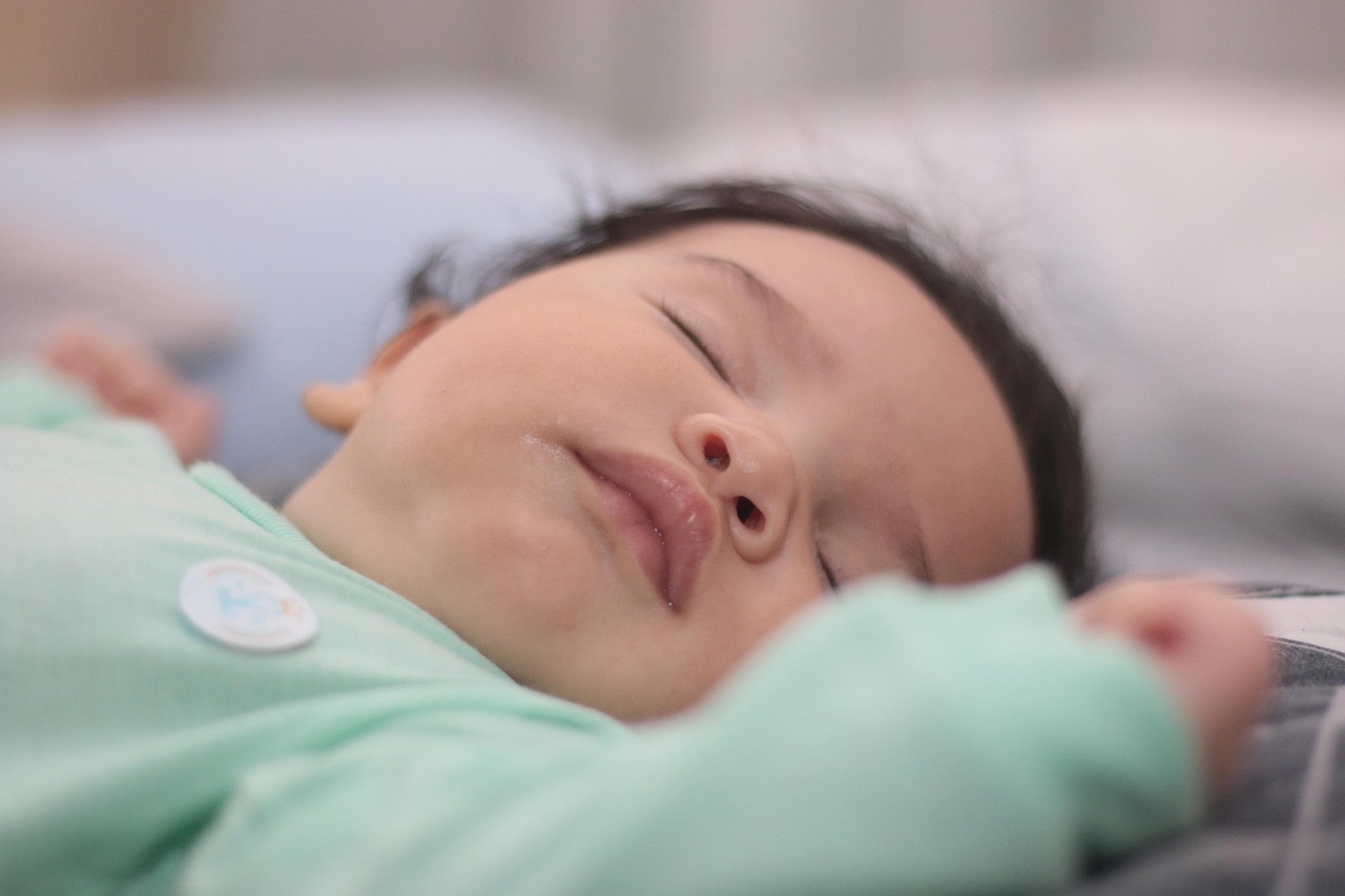 孕妈供卵生的宝宝咳嗽手心脚心发热（幼儿咳嗽手心脚心热）